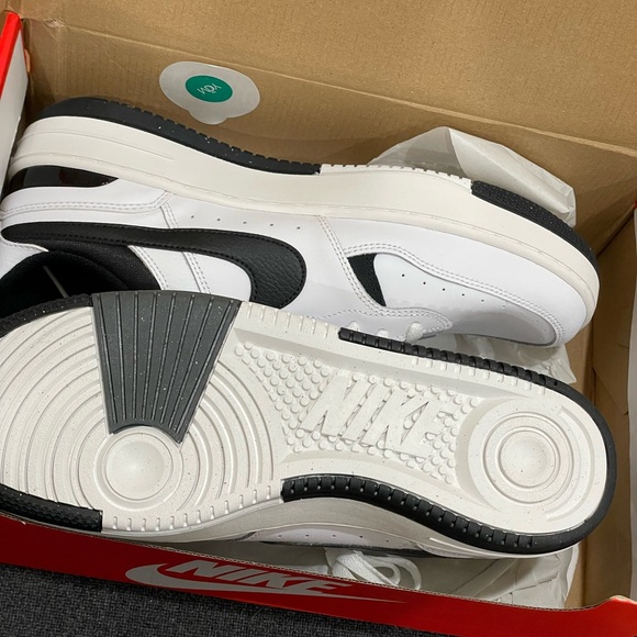 nike gamma force - brand new in box - M10.5 / W12 - Picture 2 of 4